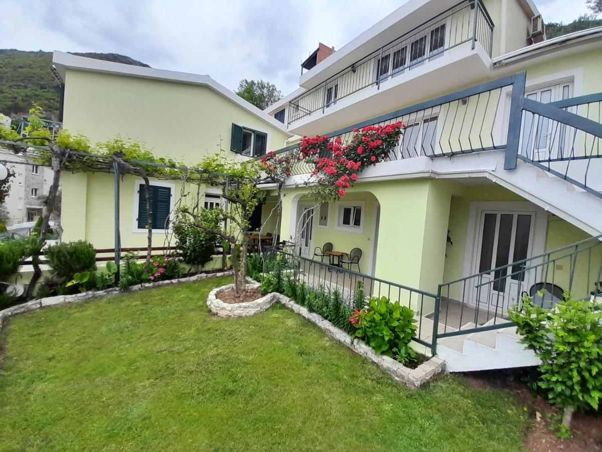 Apartments Simo Petrovac Exteriér fotografie