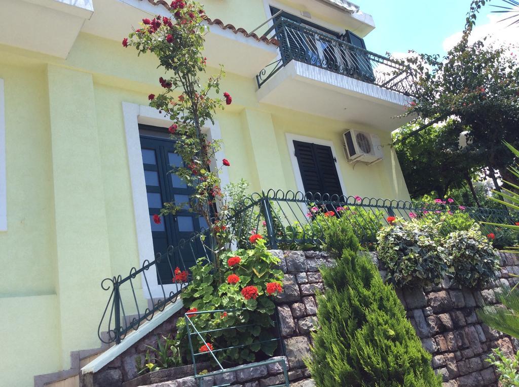 Apartments Simo Petrovac Pokoj fotografie
