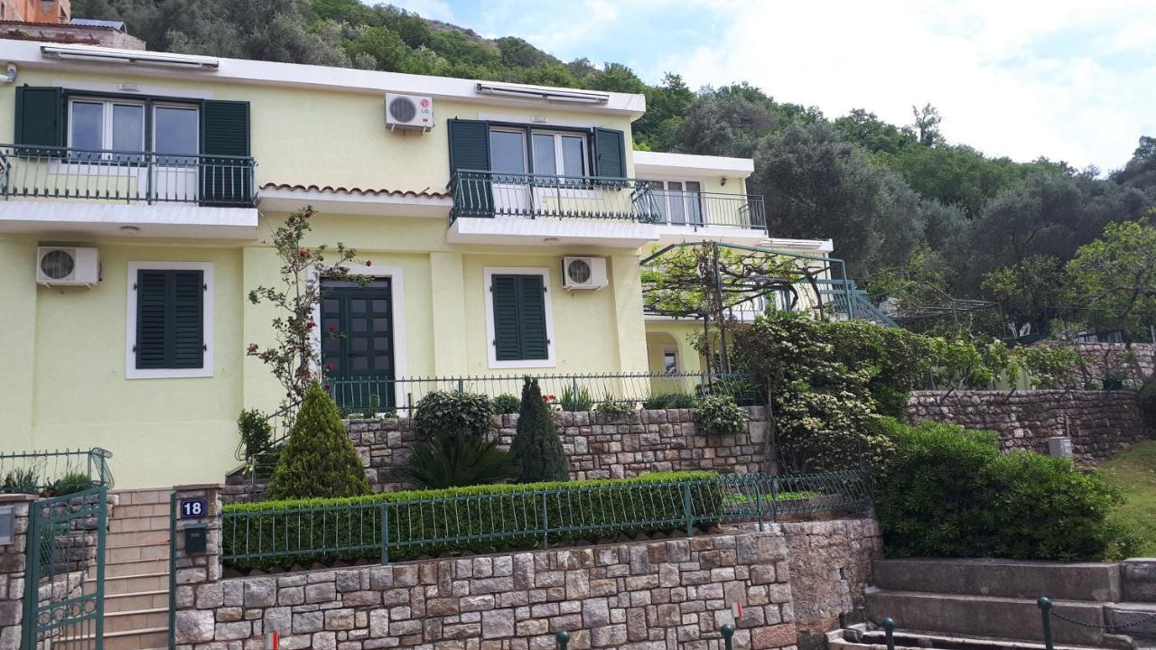 Apartments Simo Petrovac Exteriér fotografie